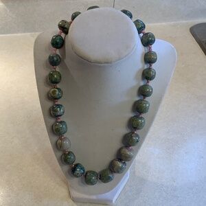 Chunky marbled beaded necklace.